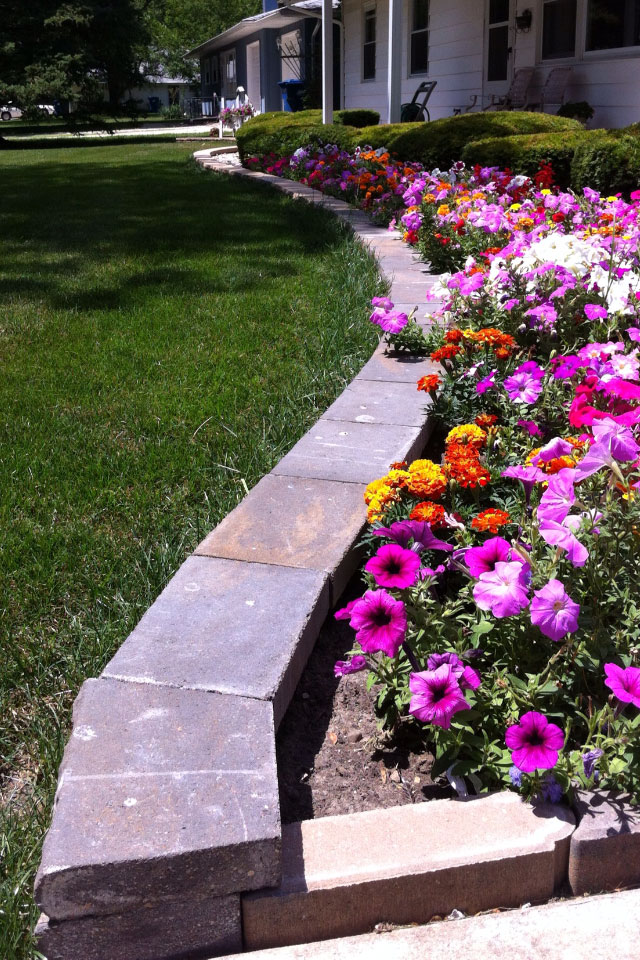 Retaining Wall Landscape Edging