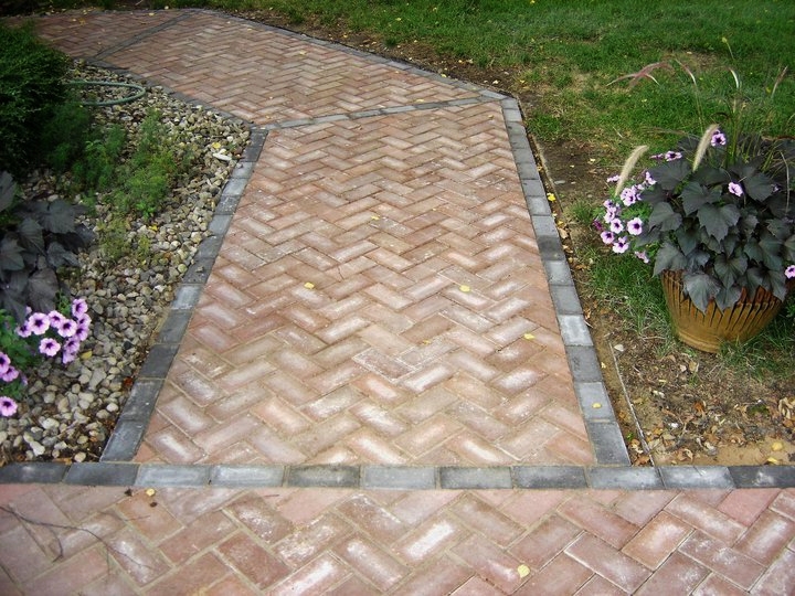 Brick Sidewalk Contrasting Border