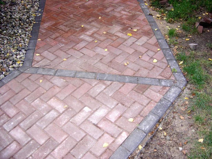 Brick Sidewalk Contrasting Border