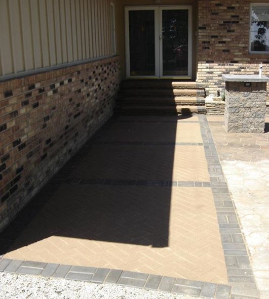 Brick Sidewalk Contrasting Edge